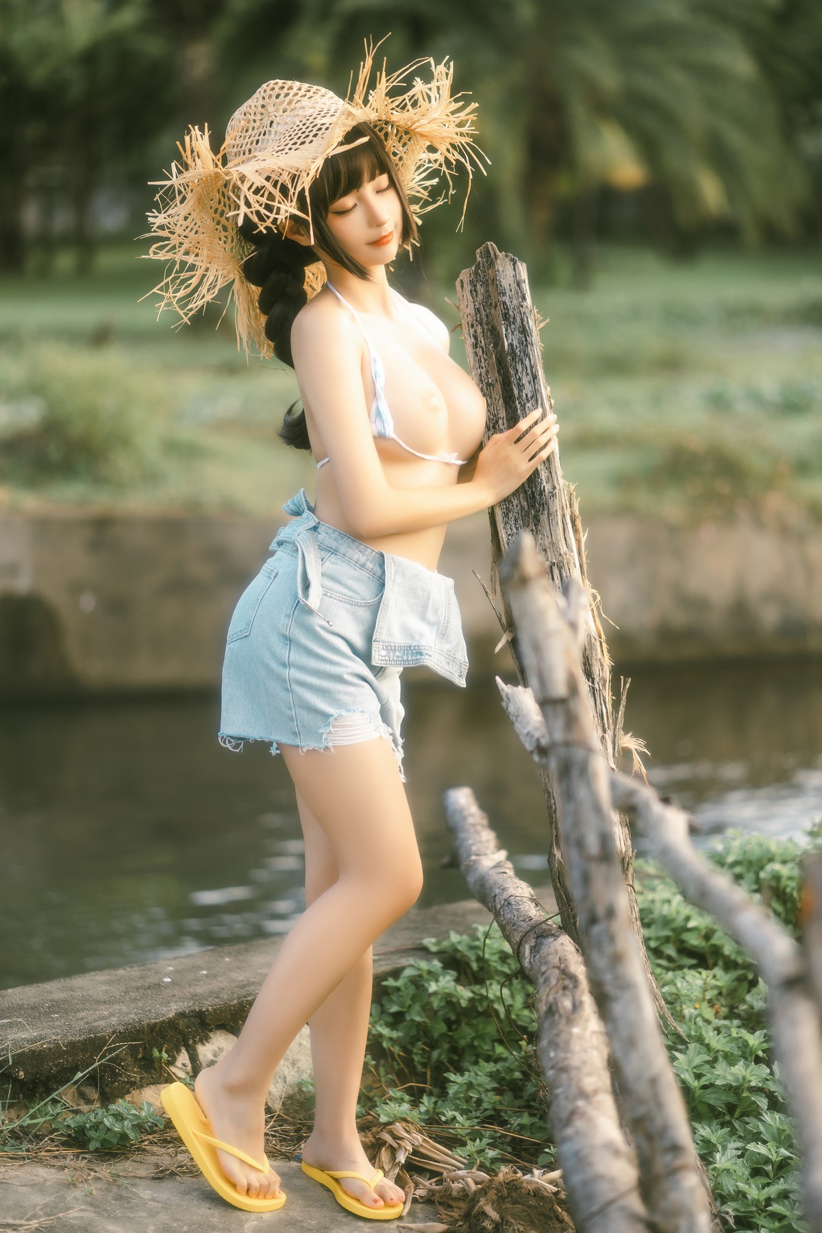 Xgyw.Net_动漫博主蠢沫沫废船记主题户外脱牛仔背带服露三点式内衣秀豪乳遮点诱惑写真116P