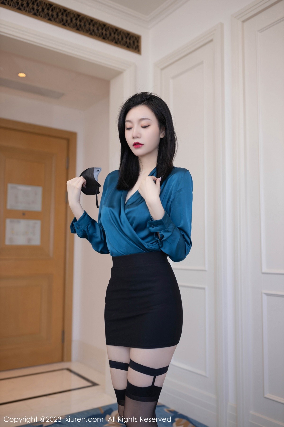 Xgyw.Net_XiuRen第6413期_模特安然anran蓝色上衣配黑短裙露紫色内衣秀曼妙身姿诱惑写真80P