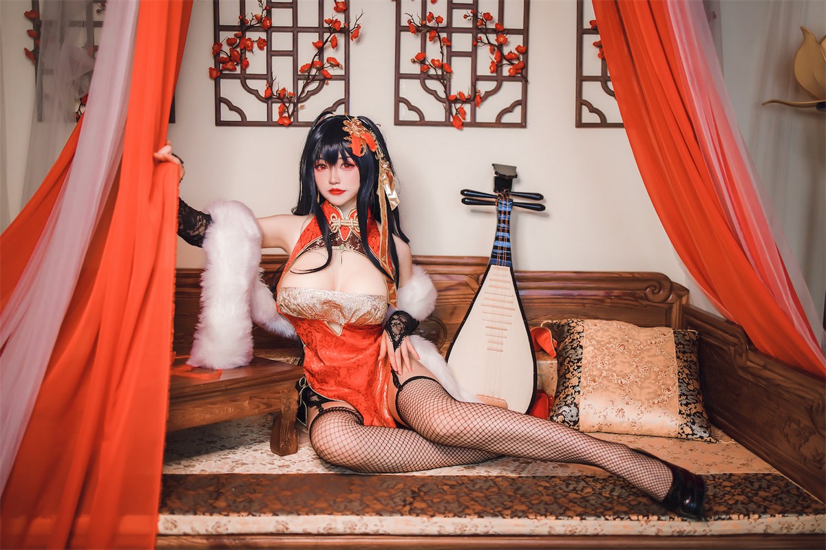 Xgyw.Net_网络美女Coser衣衣碧蓝航线大凤旗袍主题性感红色露胸旗袍配黑丝网袜诱惑写真35P