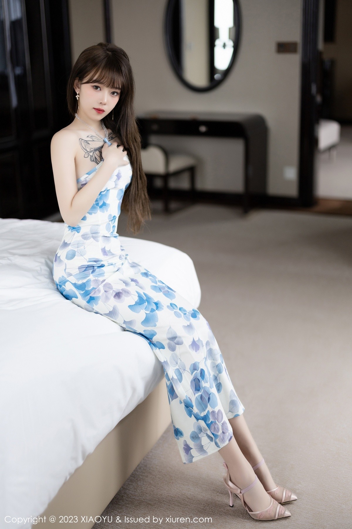 Xgyw.Net_[XiaoYu画语界]Vol.985_模特奶瓶性感白色图案连衣长裙配开档肉丝露浅色内衣诱惑写真84P