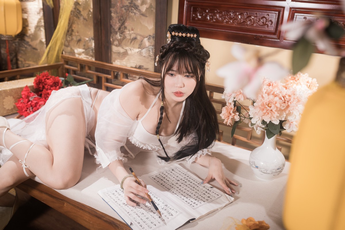 Xgyw.Net_动漫博主Tina很妖孽呀聂小倩主题性感白色薄纱古装服饰露豪乳遮点极致诱惑写真92P