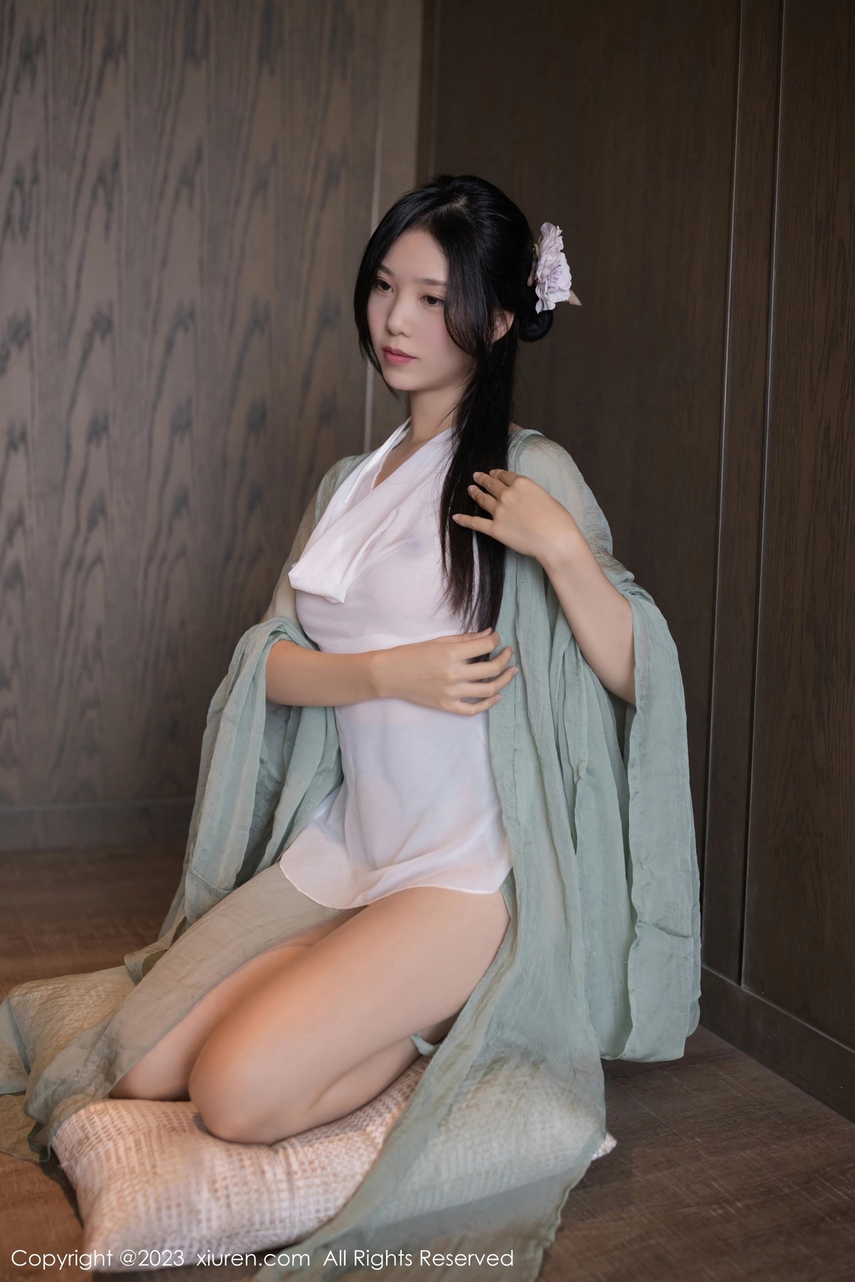 Xgyw.Net_XiuRen第6420期_模特利世性感绿色古装服饰配白色薄纱秀曼妙身姿迷人诱惑写真74P