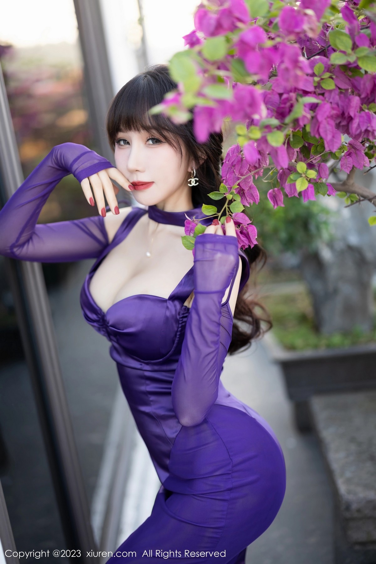 Xgyw.Net_XiuRen第6419期_模特波巧酱脱紫色连衣长裙露淡红轻透内衣秀曼妙身姿诱惑写真81P