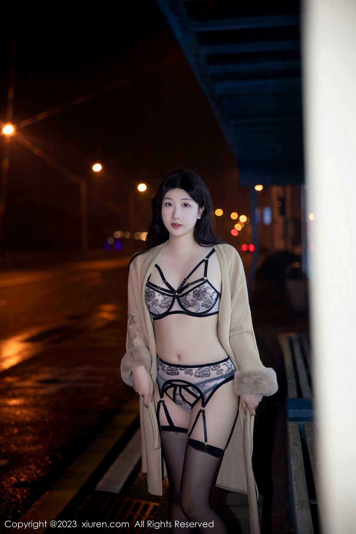 Xgyw.Net_XiuRen第6424期_模特江真真脱外套露性感蕾丝内衣配黑丝吊袜秀完美身材诱惑写真66P