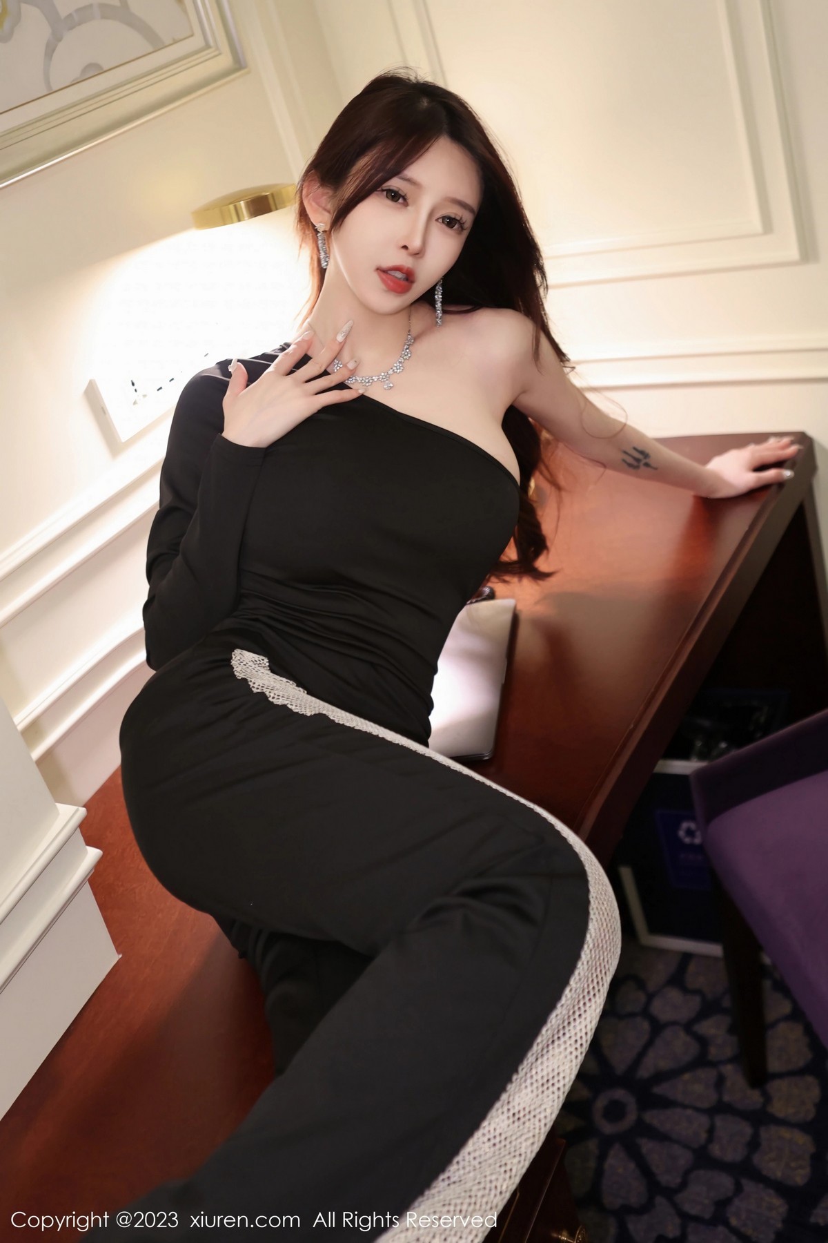 Xgyw.Net_XiuRen第6417期_模特玉兔miki脱黑色简约套装露黑色蕾丝内衣超薄黑丝诱惑写真95P