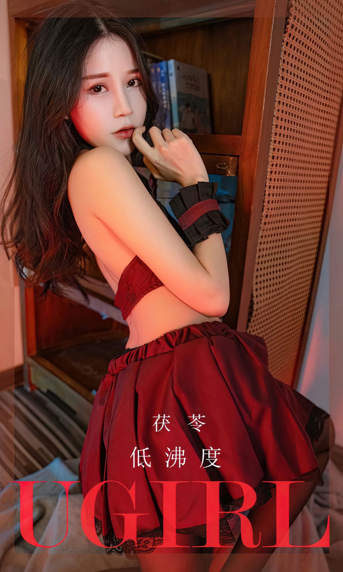 Xgyw.Net_[Ugirls爱尤物]No.2540_模特茯苓性感红色套装短裙配开档黑丝秀翘臀美腿诱惑写真35P