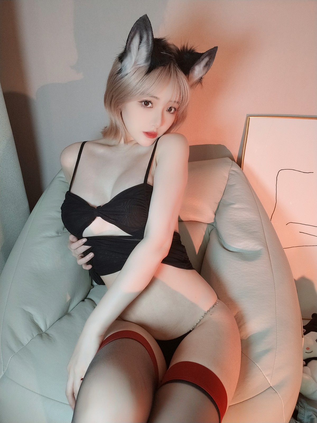 Xgyw.Net_动漫博主雯妹不讲道理红边黑丝主题性感黑色内衣配黑丝袜秀完美身材诱惑写真41P