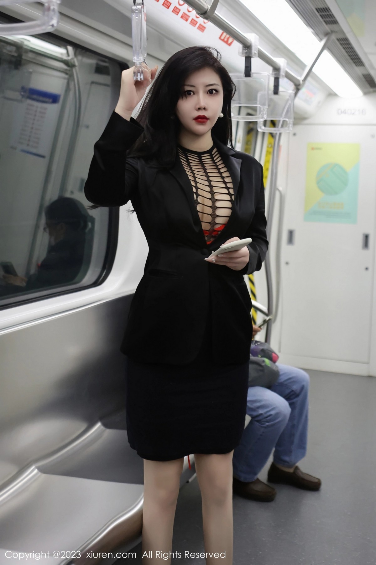 Xgyw.Net_XiuRen第6421期_模特王婉悠Queen性感浅黑色OL服露红色情趣内衣丰满诱惑写真93P
