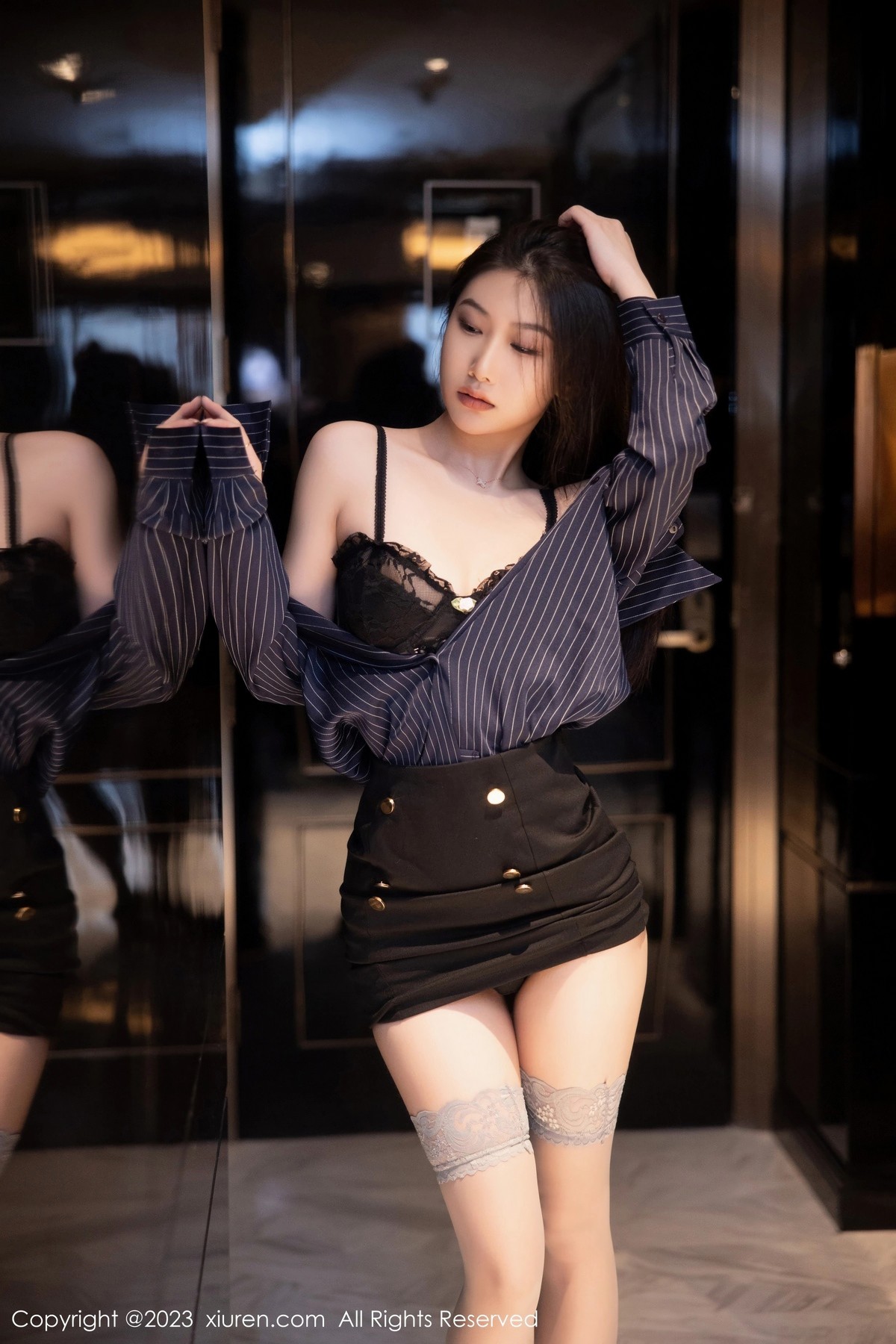 Xgyw.Net_XiuRen第6418期_模特李佳芮cherie深色条纹服配短裙露黑色蕾丝情趣内衣诱惑写真75P