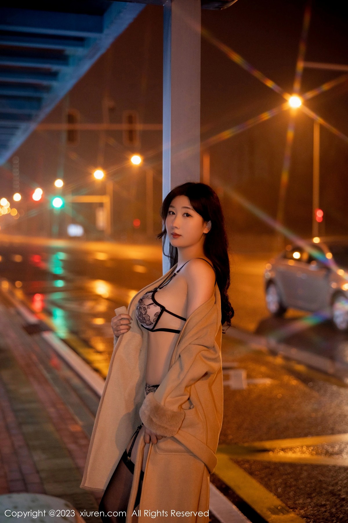 Xgyw.Net_XiuRen第6424期_模特江真真脱外套露性感蕾丝内衣配黑丝吊袜秀完美身材诱惑写真66P
