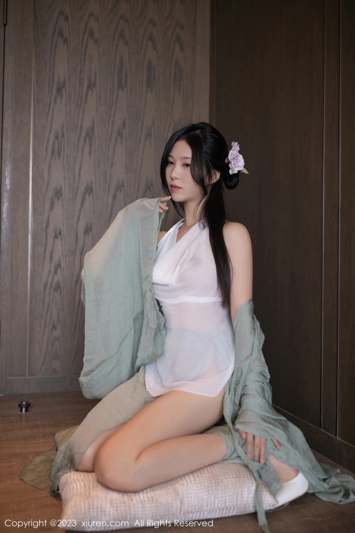 Xgyw.Net_XiuRen第6420期_模特利世性感绿色古装服饰配白色薄纱秀曼妙身姿迷人诱惑写真74P