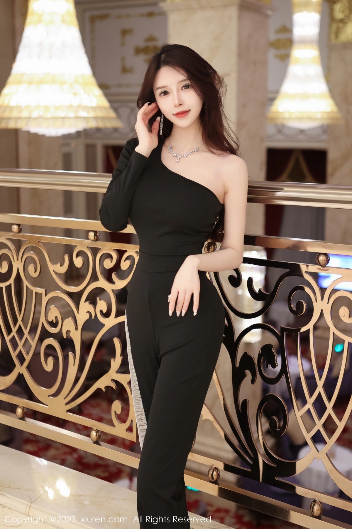 Xgyw.Net_XiuRen第6417期_模特玉兔miki脱黑色简约套装露黑色蕾丝内衣超薄黑丝诱惑写真95P