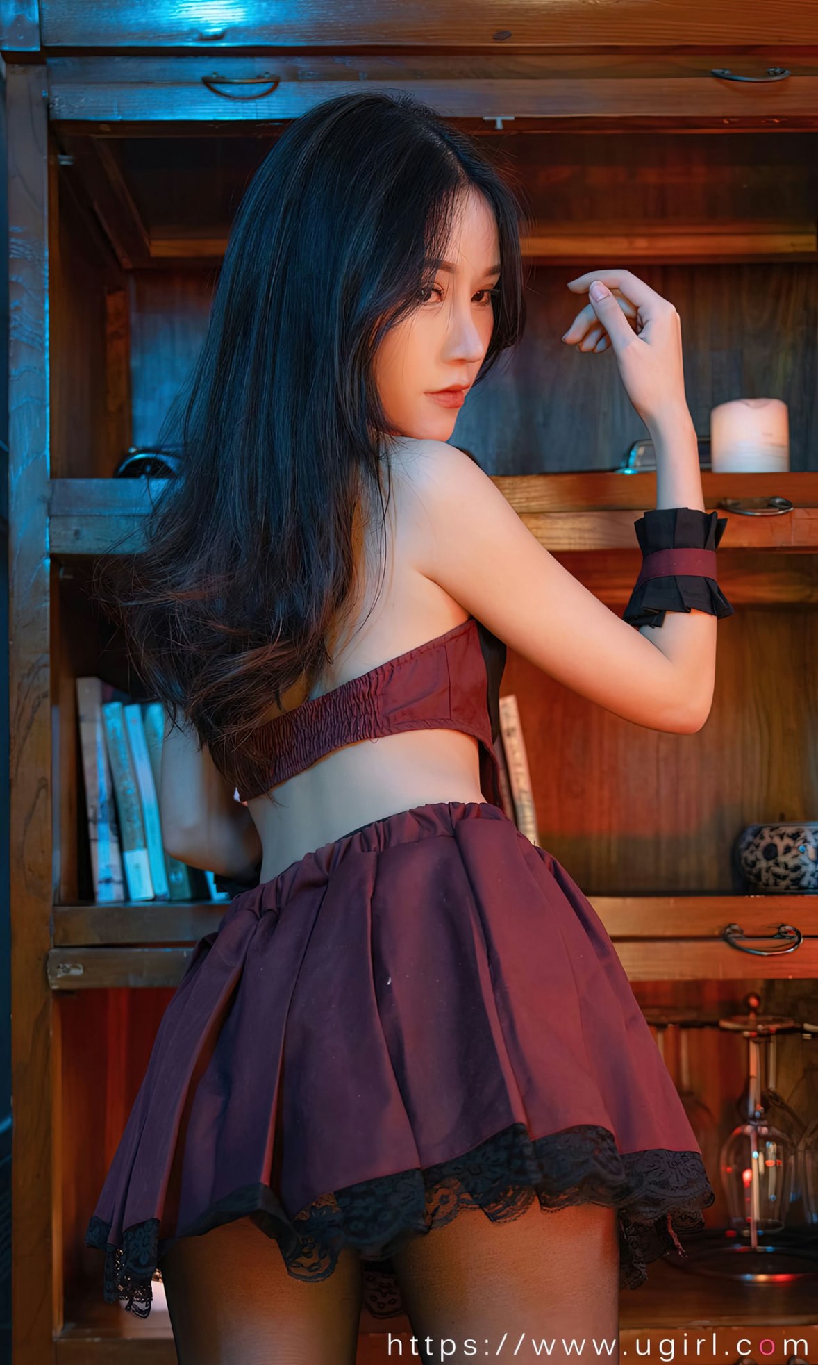 Xgyw.Net_[Ugirls爱尤物]No.2540_模特茯苓性感红色套装短裙配开档黑丝秀翘臀美腿诱惑写真35P