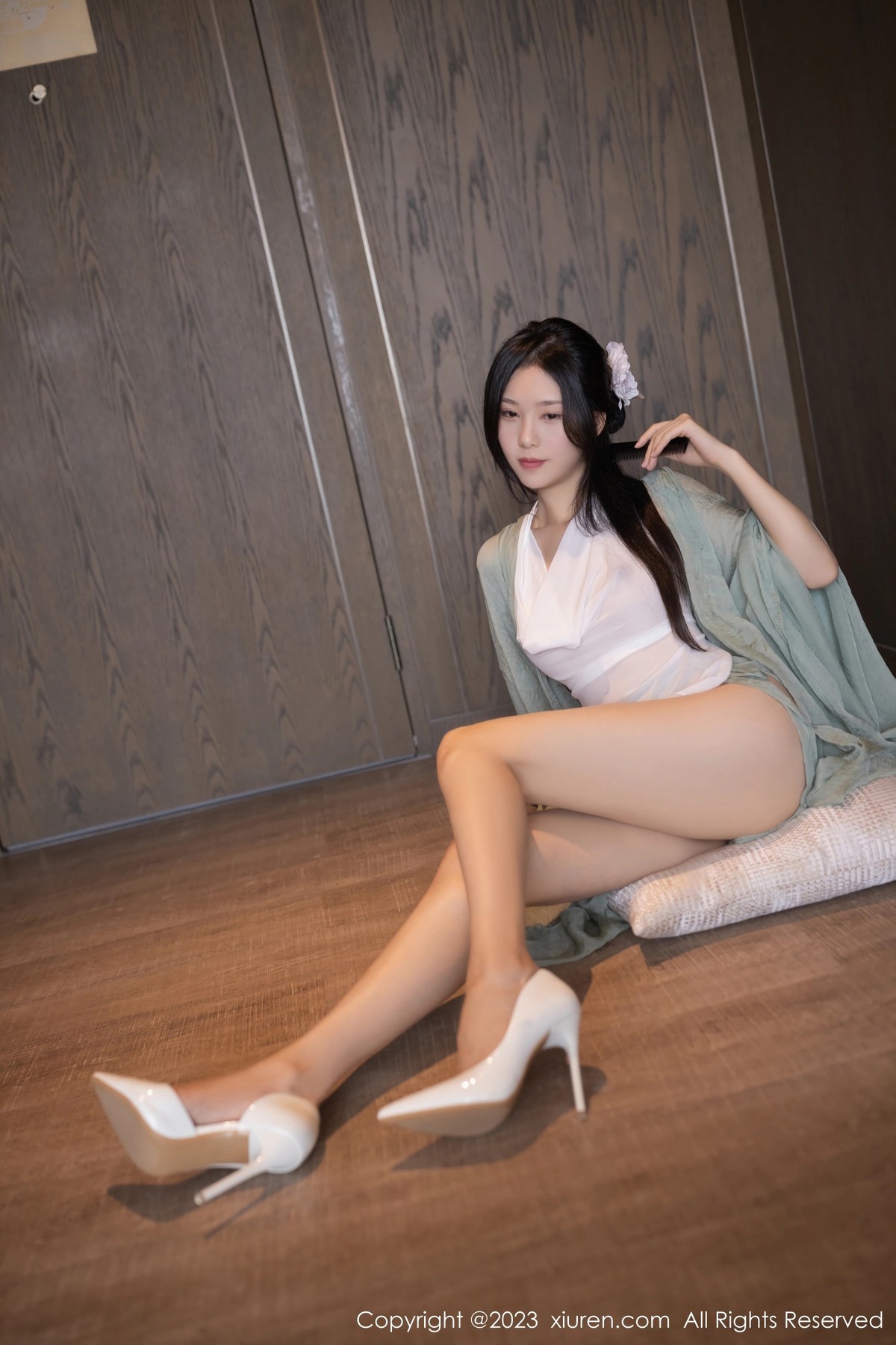 Xgyw.Net_XiuRen第6420期_模特利世性感绿色古装服饰配白色薄纱秀曼妙身姿迷人诱惑写真74P