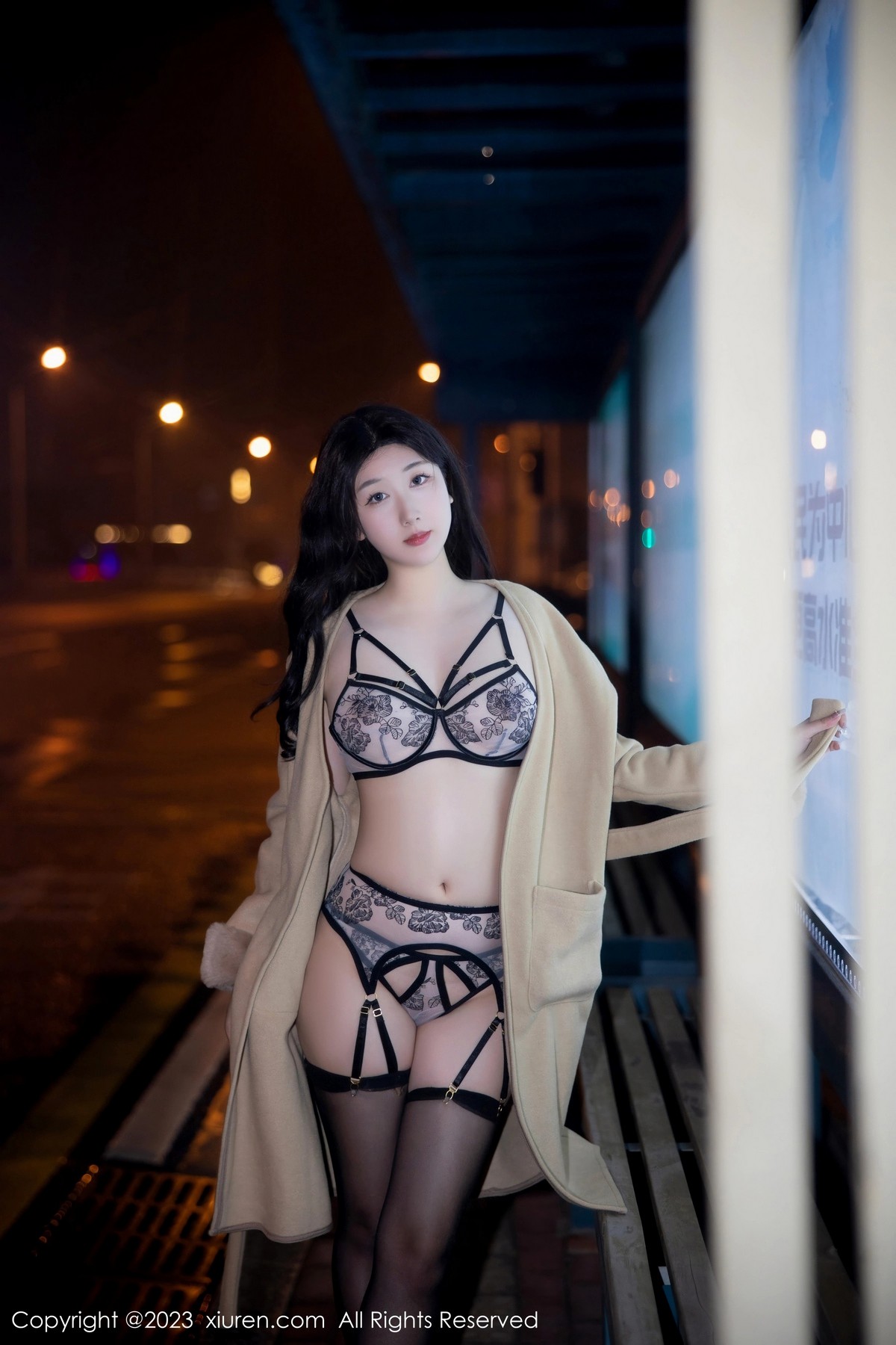 Xgyw.Net_XiuRen第6424期_模特江真真脱外套露性感蕾丝内衣配黑丝吊袜秀完美身材诱惑写真66P