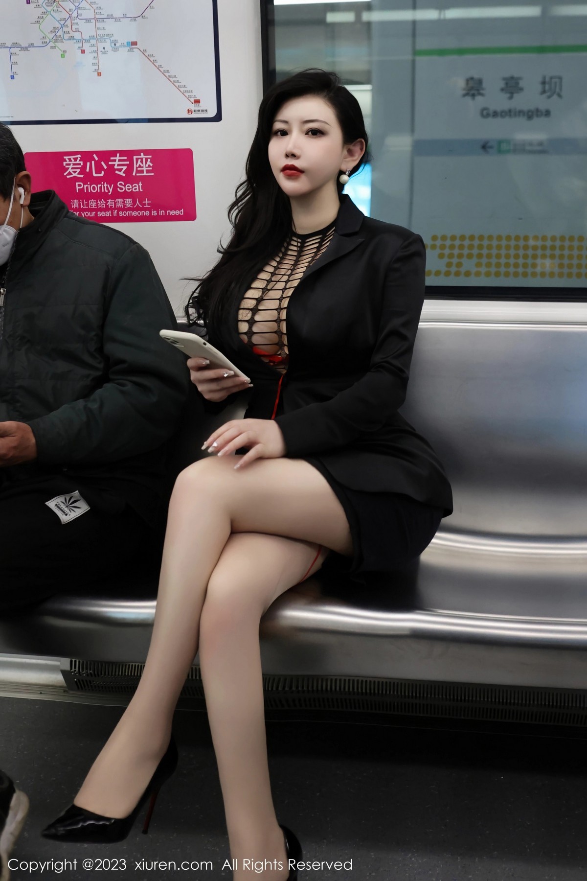 Xgyw.Net_XiuRen第6421期_模特王婉悠Queen性感浅黑色OL服露红色情趣内衣丰满诱惑写真93P