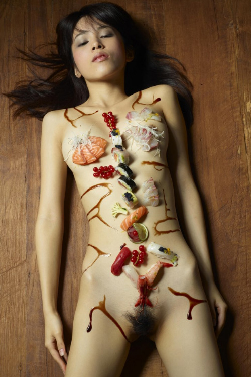 [美圖在線] 傳說中見過 卻沒有吃過的女體壽司視覺饗宴!