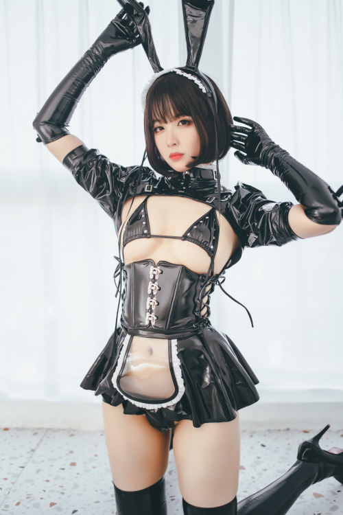 [轩萧学姐] 兔女郎女佣