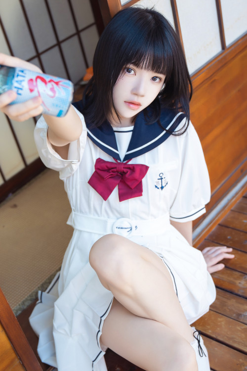 Cosplay 桜桃喵 盛夏工作服