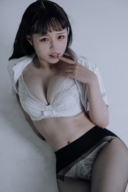 Cosplay 七月喵子 黑色丝袜jk
