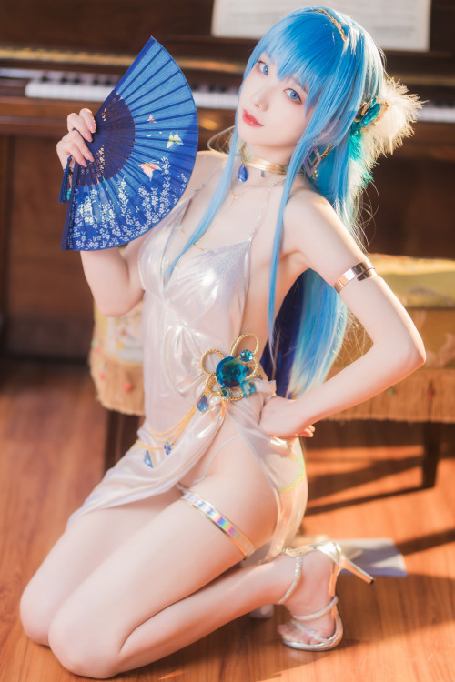 Cosplay 封疆疆v NIKKE 胜利校花 海伦娜