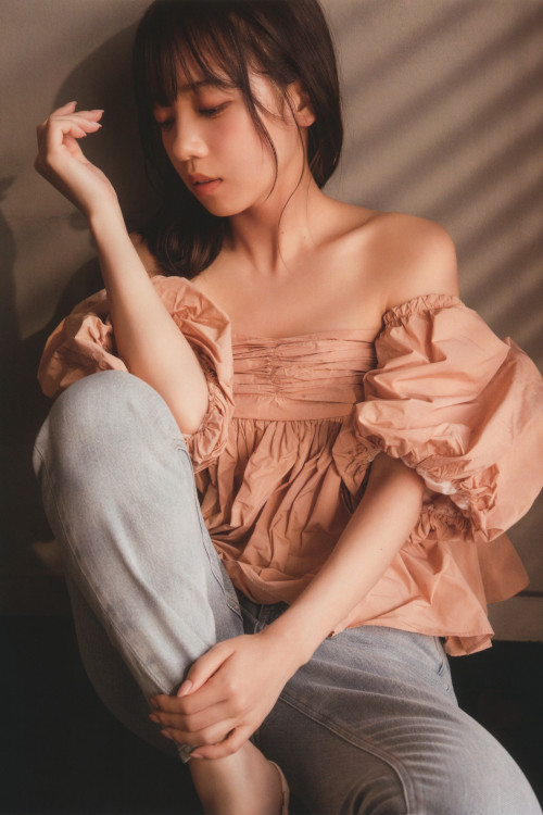 Kyoko Saito 齊藤京子, WHITE Graph 009 Set.03